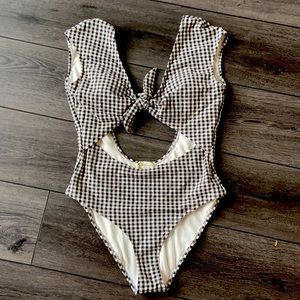 One piece swim suit